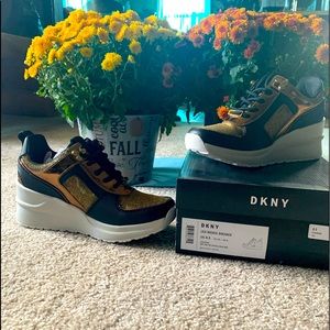 Platform sneakers